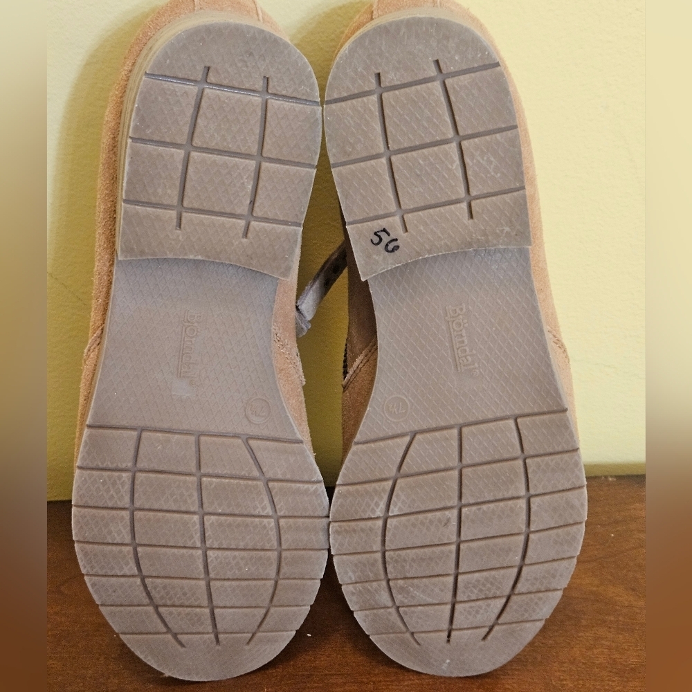 Bjorndal Judy or Geena ankle booties. Size 7.5 - Picture 11 of 12